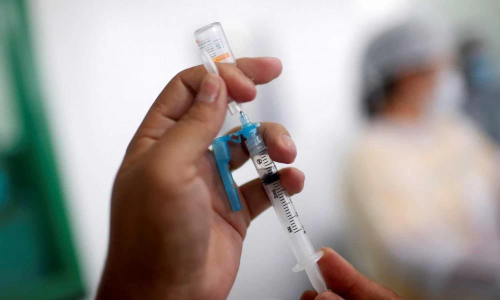 Σκάνδαλο στην Κίνα: Πουλούσαν «εμβόλια» κατά του κορονοϊού με… αλατόνερο